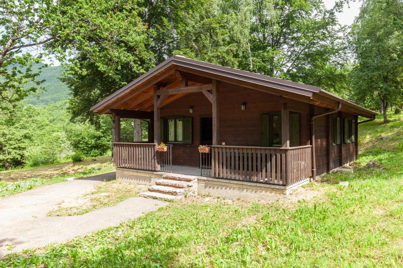 Capanne di Sillano Villaggio Anemone - Chalet Anemone מראה חיצוני תמונה