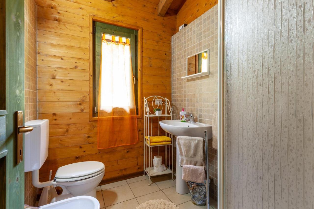 Capanne di Sillano Villaggio Anemone - Chalet Anemone מראה חיצוני תמונה