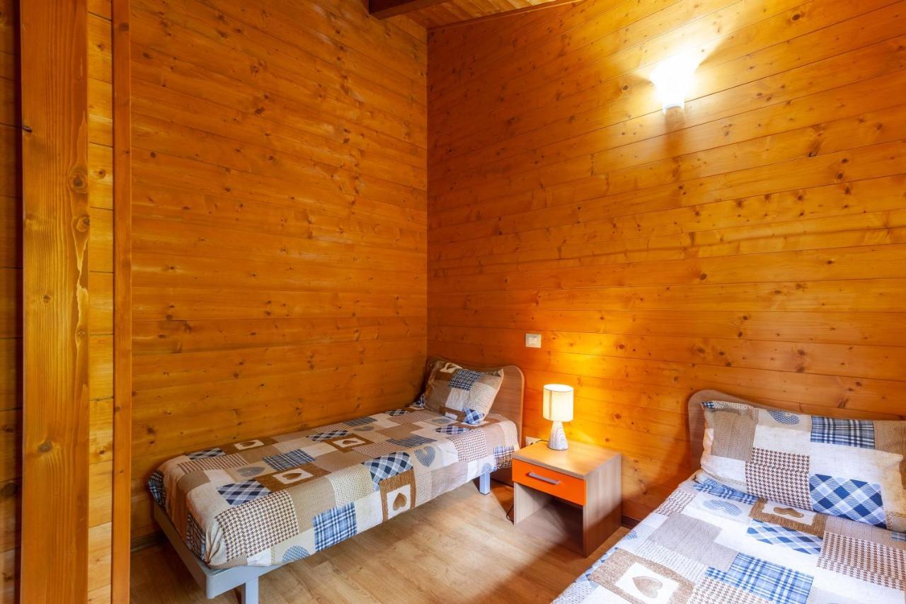 Capanne di Sillano Villaggio Anemone - Chalet Anemone מראה חיצוני תמונה