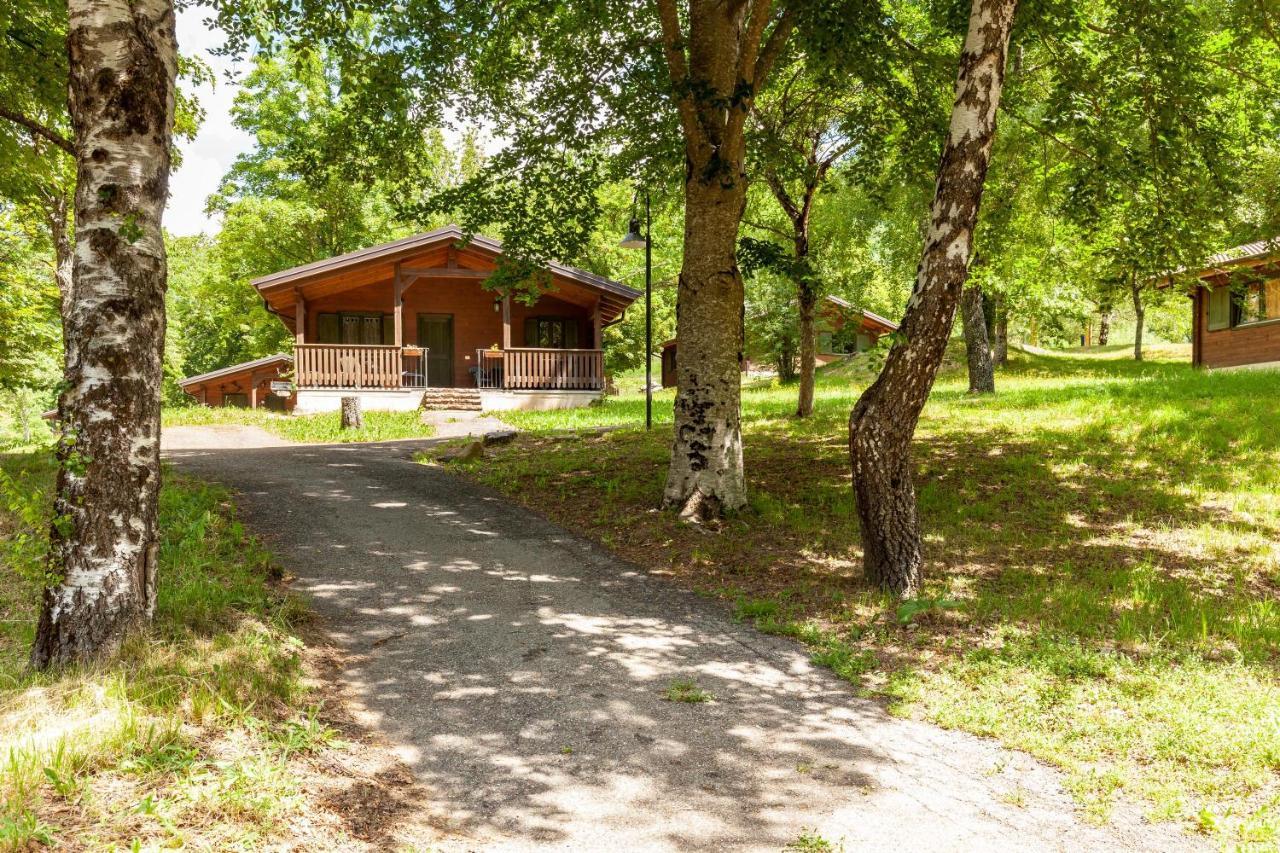 Capanne di Sillano Villaggio Anemone - Chalet Anemone מראה חיצוני תמונה